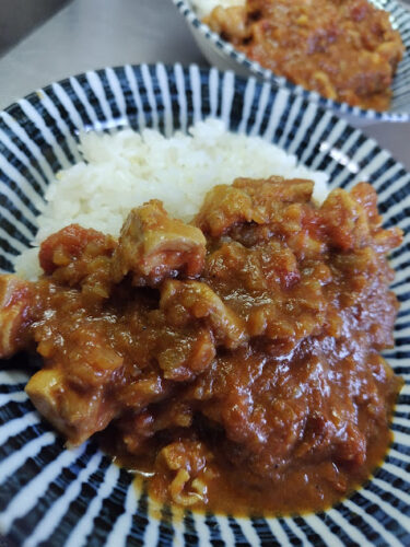 カスリメティ香るチキンの本格スパイスカレー
